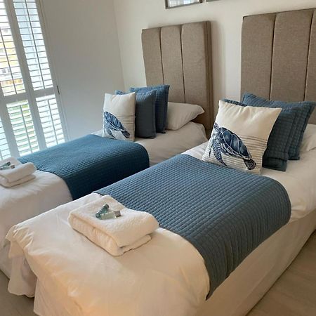 Luxury Beachfront Outstanding 2 Bedroom Apartment Істборн Екстер'єр фото